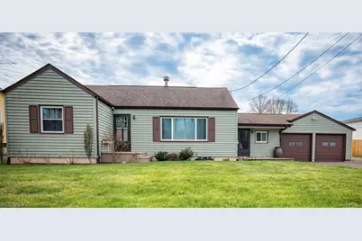 831 School Street, Hubbard, OH 44425 - Photo 1