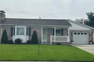 879 Valleyview Dr, Bellevue, OH 44811 - Photo 1