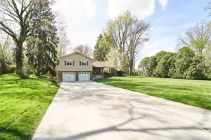 877 Locust Dr, Tallmadge, OH 44278 - Photo 1
