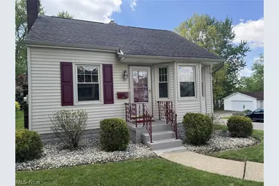 204 E Baird Avenue, Barberton, OH 44203 - Photo 1