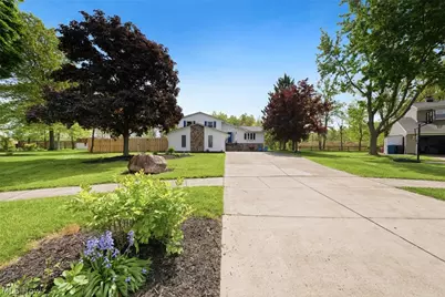 5565 Pin Oak Circle, Sheffield Village, OH 44054 - Photo 1