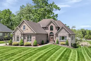 9000 Crooked Creek Ln, Grandview Heights, OH 44147 - Photo 1