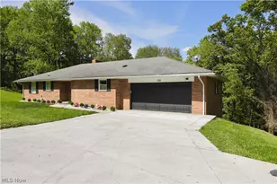 788 Ridgewood Dr, Coshocton, OH 43812 - Photo 1