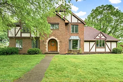 951 S Azalea Boulevard, Barberton, OH 44203 - Photo 1