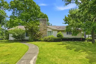 189 Pembroke Rd, Akron, OH 44333 - Photo 1