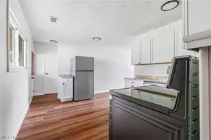 2457 Cathy Dr NE, Canton, OH 44705 - Photo 10