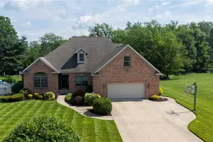 923 Mesa Verde Dr, Barberton, OH 44203 - Photo 1