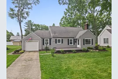 1042 Kingsway Street, Alliance, OH 44601 - Photo 1
