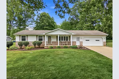 7003 White Oak Drive, Hubbard, OH 44425 - Photo 1