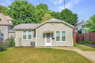 909 Brown Ave NW, Canton, OH 44703 - Photo 1