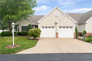 2823 Stratford Cir, Green, OH 44312 - Photo 1
