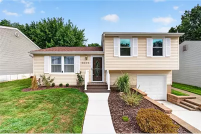 5009 Piccadilly Street SW, Canton, OH 44706 - Photo 1