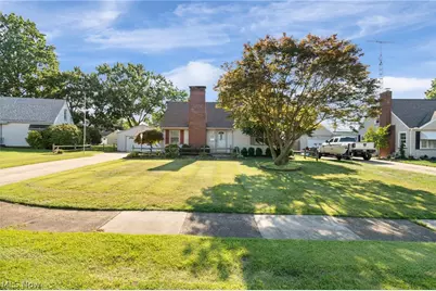 154 Hilltop Drive NW, Canton, OH 44708 - Photo 1