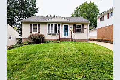 414 E Paige Avenue, Barberton, OH 44203 - Photo 1