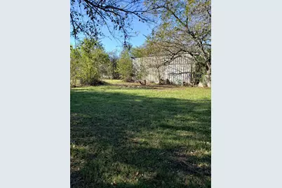 1226 E James Street, Cleburne, TX 76031 - Photo 2