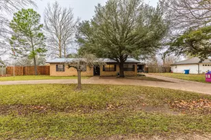 805 N Fullerton Avenue, Dawson, TX 76639 - Photo 2