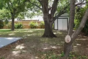 1404 Colonnade Dr, Arlington, TX 76018 - Photo 2