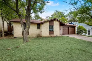 703 Johns Dr, Euless, TX 76039 - Photo 2