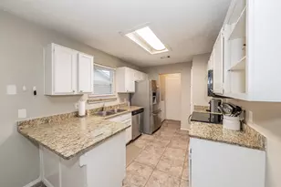 221 Kalmia Dr, Arlington, TX 76018 - Photo 10