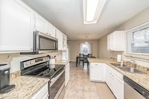 221 Kalmia Dr, Arlington, TX 76018 - Photo 16