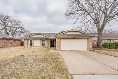 221 Kalmia Drive, Arlington, TX 76018 - Photo 2