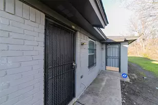 3844 Waldorf St, Fort Worth, TX 76119 - Photo 2