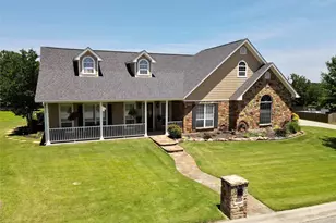 1602 Jefferson St, Bowie, TX 76230 - Photo 30