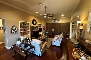 1602 Jefferson St, Bowie, TX 76230 - Photo 2