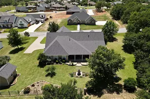 1602 Jefferson St, Bowie, TX 76230 - Photo 32