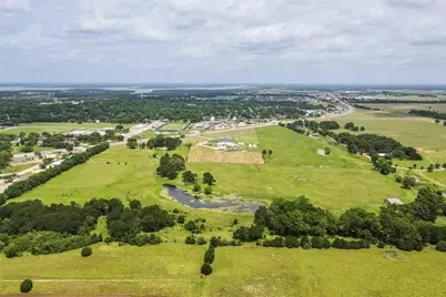 836 S Debbie Lane, Pilot Point, TX 76258 - Photo 4