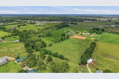 836 S Debbie Lane, Pilot Point, TX 76258 - Photo 32