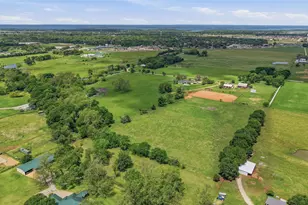 836 S Debbie Ln, Pilot Point, TX 76258 - Photo 32