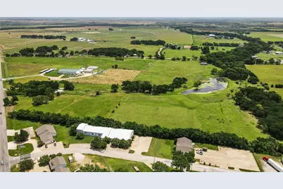 836 S Debbie Lane, Pilot Point, TX 76258 - Photo 10