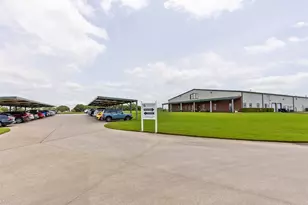 836 S Debbie Ln, Pilot Point, TX 76258 - Photo 6