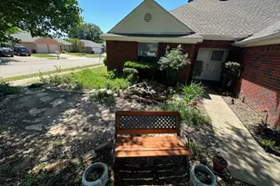1216 Princeton Pl, Euless, TX 76040 - Photo 2