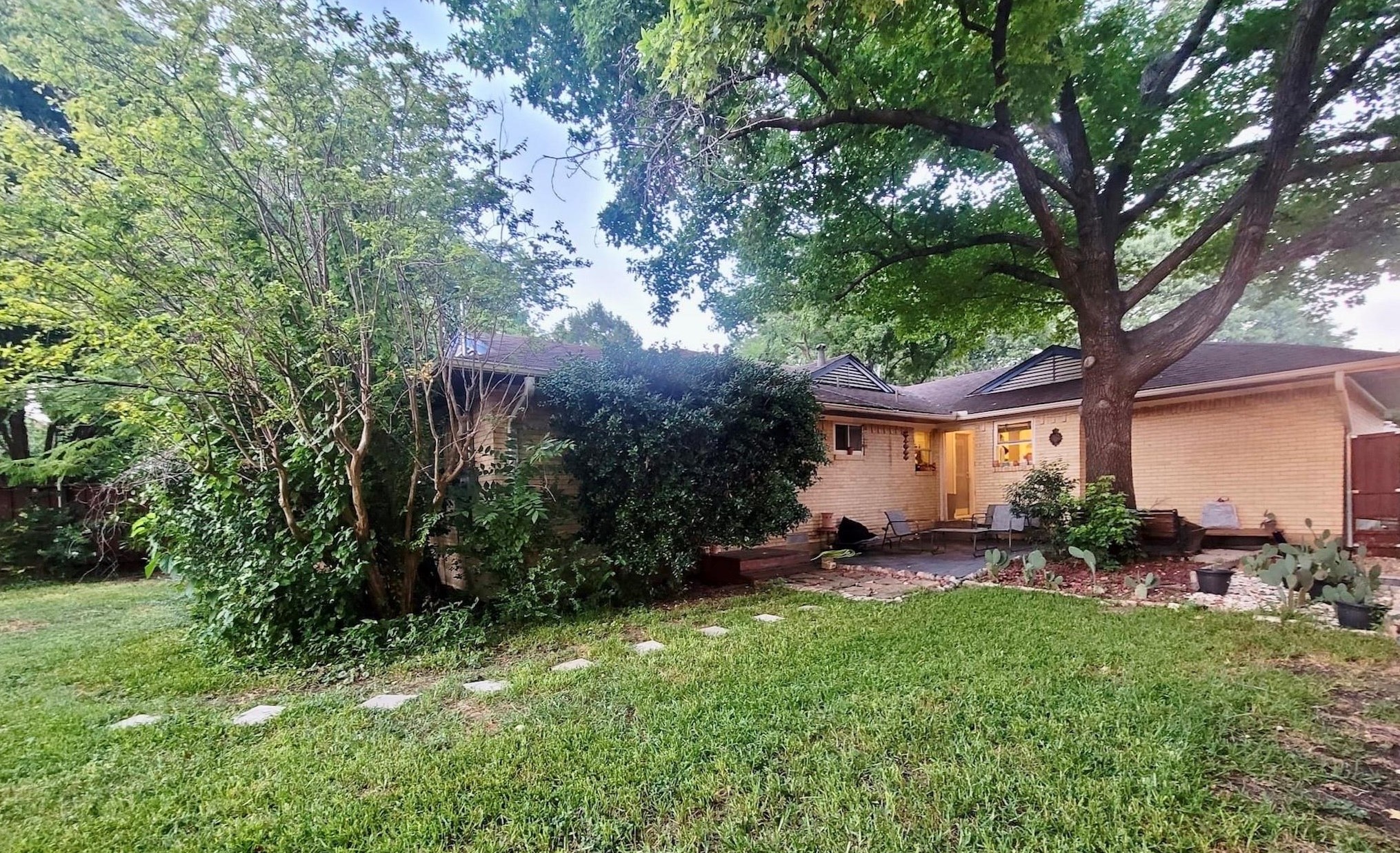 10067 San Lorenzo Dr, Dallas, TX 75228-3334