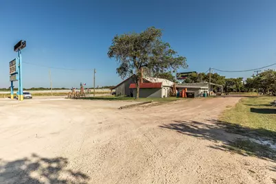 212 S Hickory Street, Abbott, TX 76621 - Photo 36