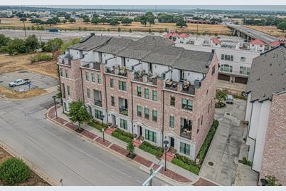 916 W Peach St, Fort Worth, TX 76102 - Townhome Rentals in Fort Worth TX