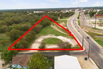 938 E Henderson Street, Cleburne, TX 76031 - Photo 1