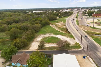 938 E Henderson Street, Cleburne, TX 76031 - Photo 2