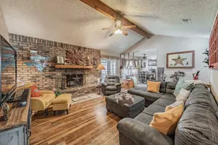 113 Hankins Dr, Azle, TX 76020 - Photo 2