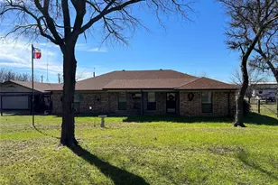 3208 N Roadrunner Ct, Granbury, TX 76049 - Photo 2