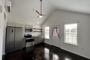 506 Green St, Bowie, TX 76230 - Photo 6
