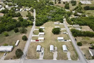 504 Green St, Bowie, TX 76230 - Photo 12