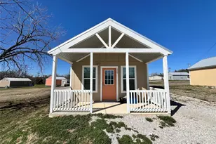 504 Green St, Bowie, TX 76230 - Photo 1