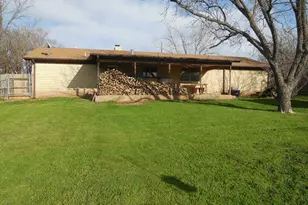 105 Terrell St, Ranger, TX 76470 - Photo 2