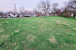 209 W 1st St, Quinlan, TX 75474 - Photo 1