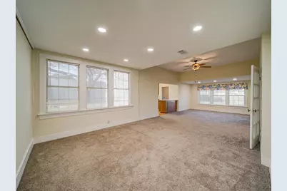 400 S Washington Street, Pilot Point, TX 76258 - Photo 6