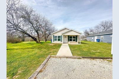 1305 Blewett Street, Graham, TX 76450 - Photo 2