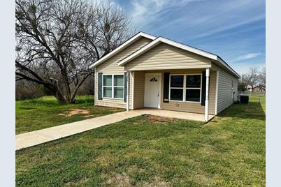 1305 Blewett Street, Graham, TX 76450 - Photo 22